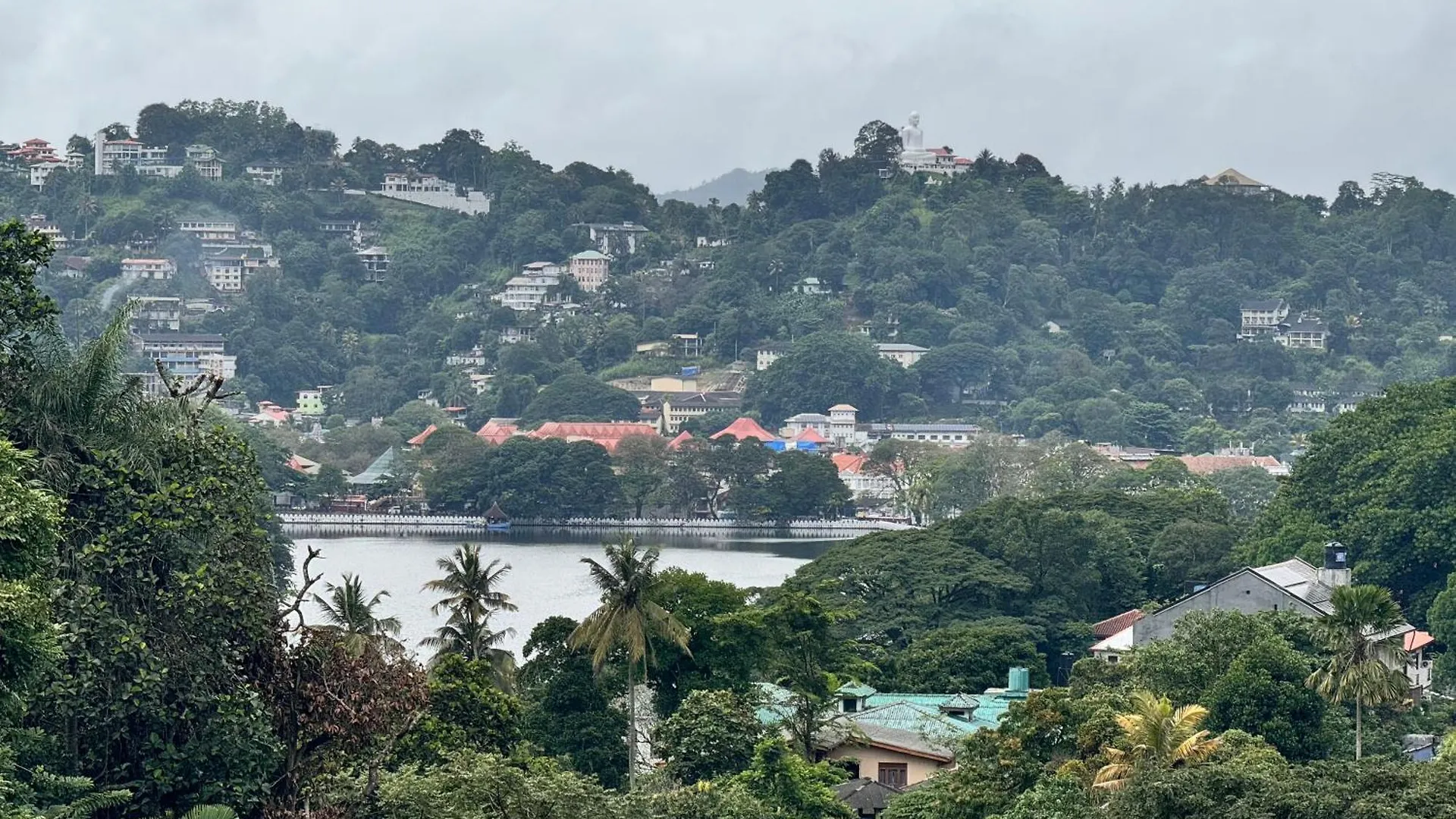Misty Hills Lakeview Lounge Kandy 0*,  Sri Lanka