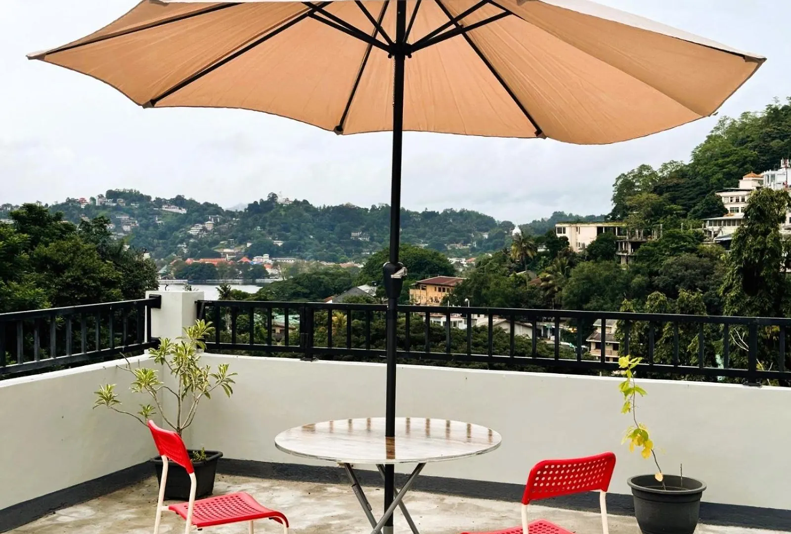 Misty Hills Lakeview Lounge Kandy
