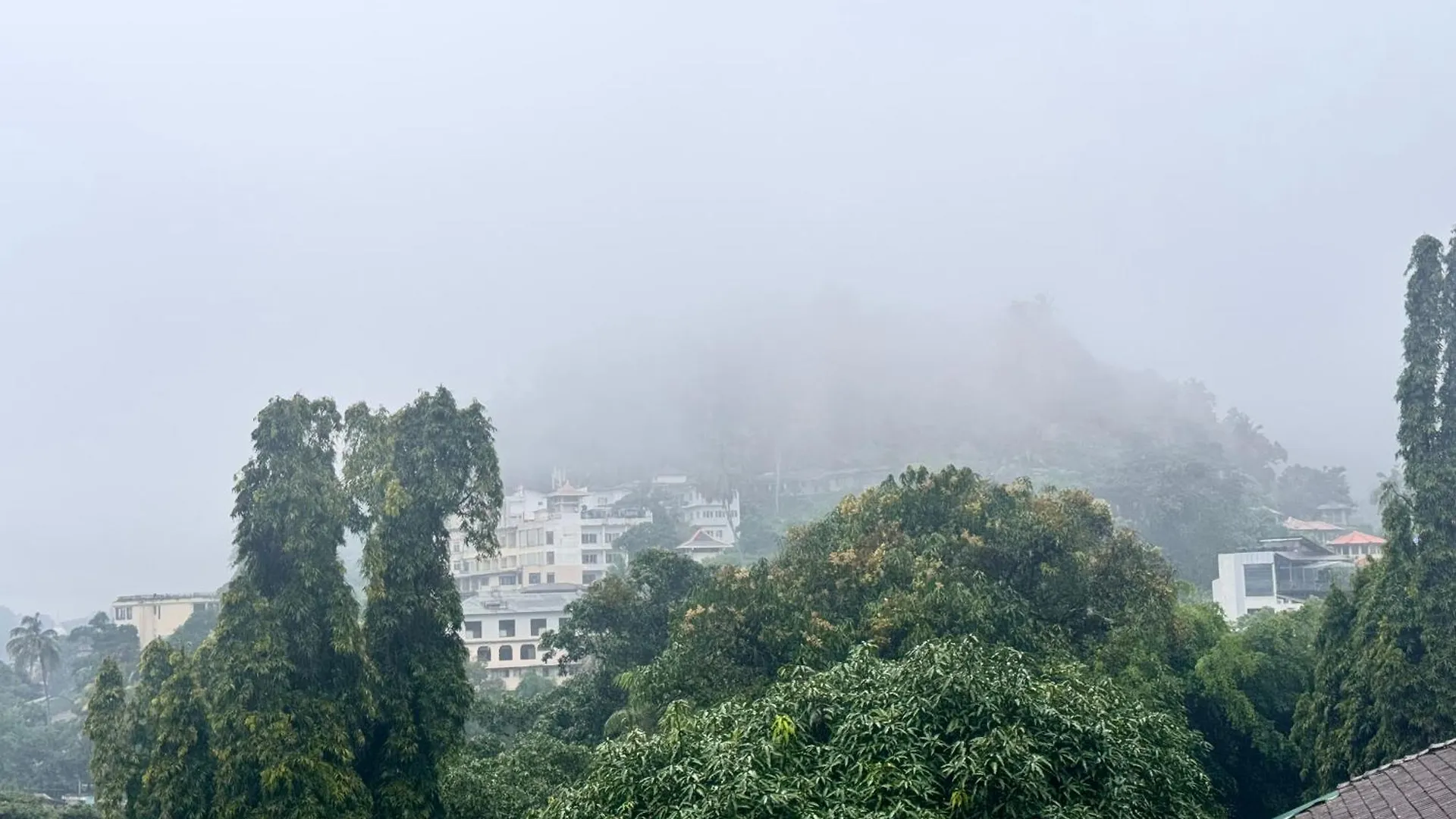 Misty Hills Lakeview Lounge Kandy